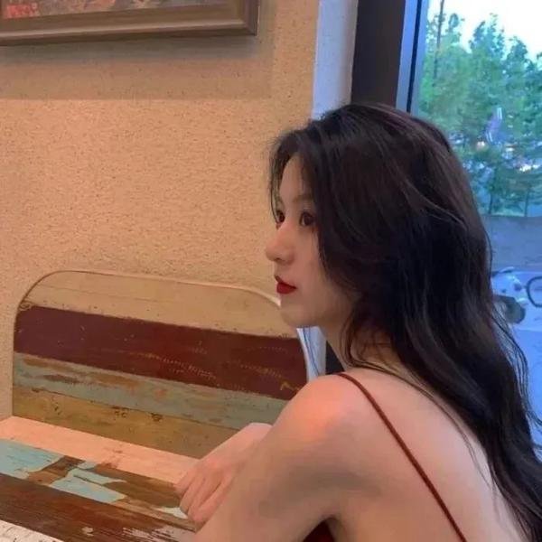 S级怪兽《贝希摩斯》被误认成小猫，成为精灵女孩的骑士(宠物)一起生活